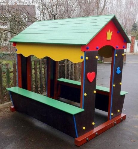 Casuta din poveste pentru loc de joaca de uz public