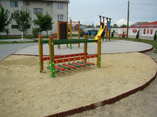 Punte de echilibru pentru locuri de joaca
