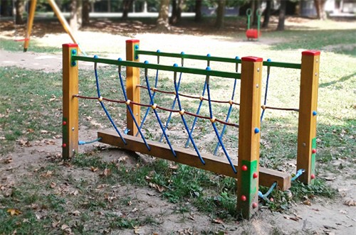 Grinda echilibristica pentru locuri de joaca