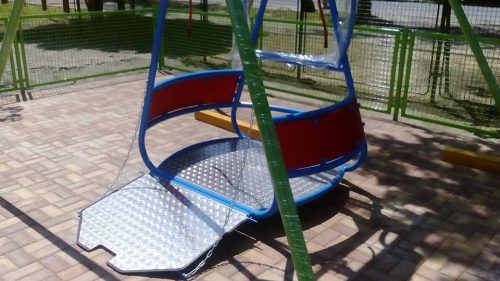 Leagan pentru Persoane cu Dizabilitati pentru loc de joaca de uz public