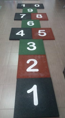 Joc sotron din 3 culori din dale de cauciuc 3cm