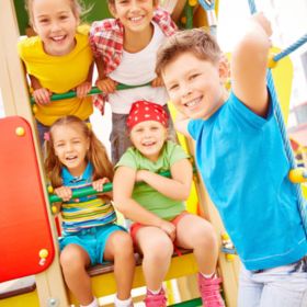 Dezvoltare în mișcare – ce poate face un loc de joacă și noi, adulții, nici nu bănuim?