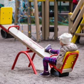 Descoperă farmecul balansoarelor pentru copii